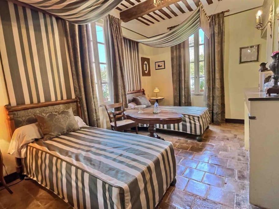 Chez Lydia - Osez La Vie De Chateau ! Pont Du Gard, Uzes Remoulins Esterno foto